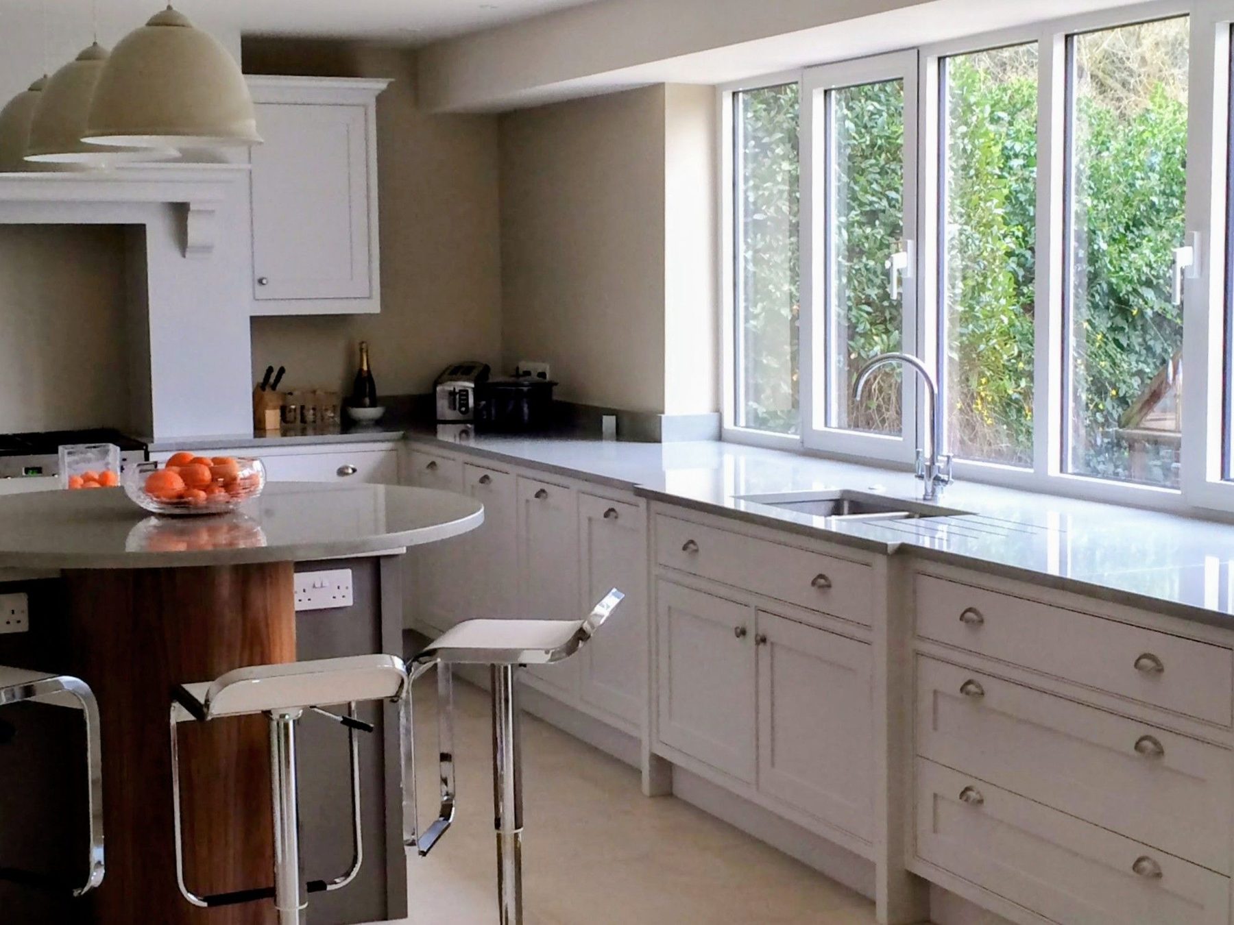Bespoke inframe kitchen with curved island